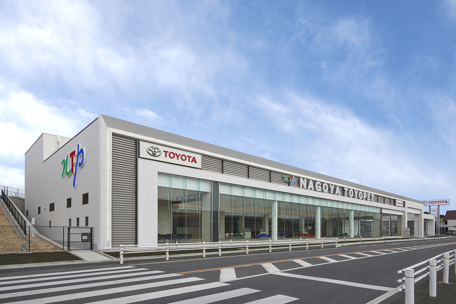 春日井店・外観