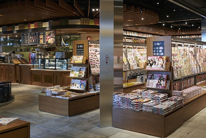 名古屋トヨペット 稲沢店 Book & Café