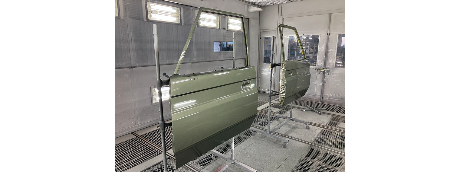HZJ73 ランドクルーザー70 LXFRPトップ　作業風景