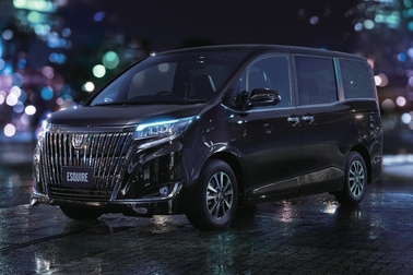 特別仕様車Gi“Premium Package・Black-Tailored”(2WD)